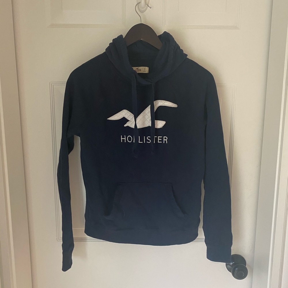 Juniors hooded sweatshirt. Navy blue